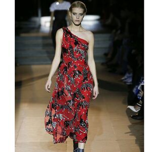 RUNWAY. Carolina Herrera one shoulder Long Dress Size: 0 red